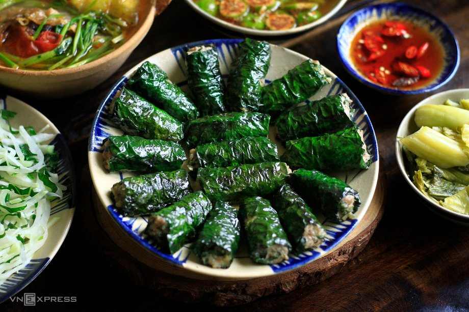 Vietnamese Grilled Meat Wrapped In Betel Leaves – Cha La Lot